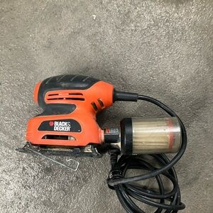 HAND HELD ELECTRIC Black & Decker Sander